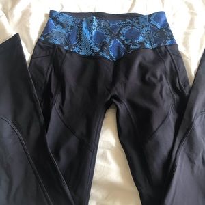 Lululemon Navy with Blue snakeskin waistband Sz 6